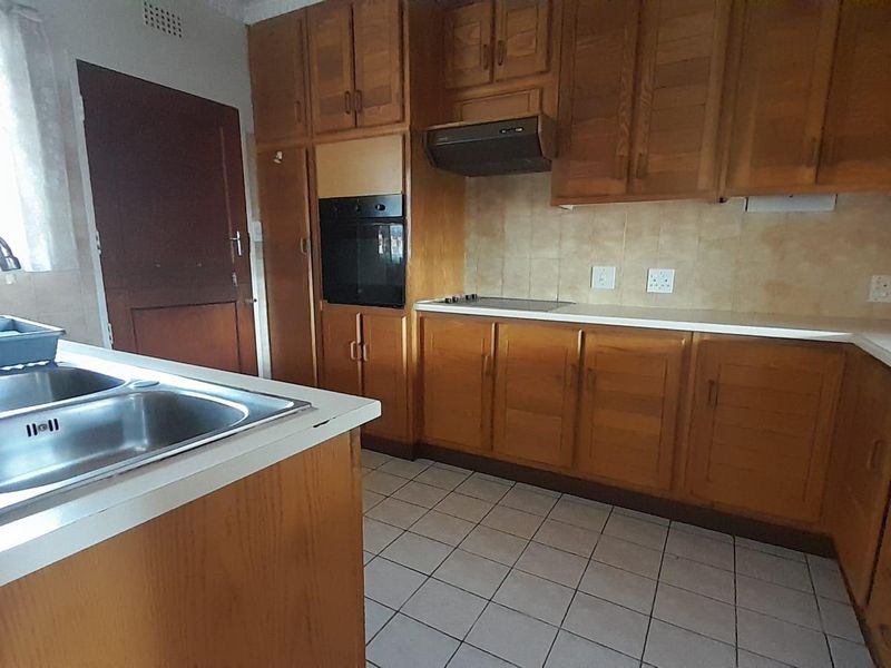 Retirement Home - Photo 3