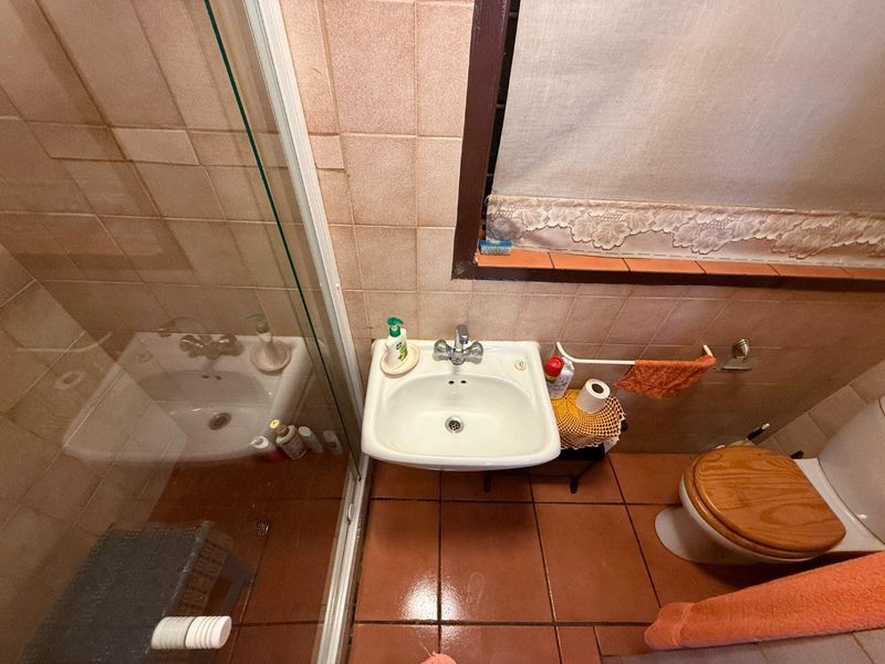 1 Bedroom lock up and go Apartment - Photo 8