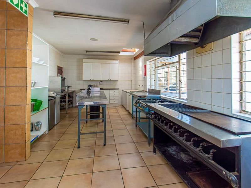 Elegant seven bedroomed house for sale in Houghton - Photo 8