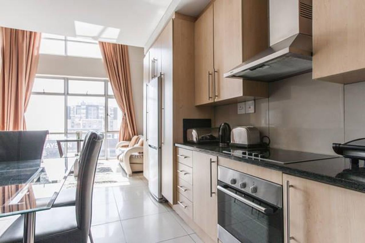A MAGNIFICENT THREE BEDROOM FURNISHED PENTHOUSE - Photo 3