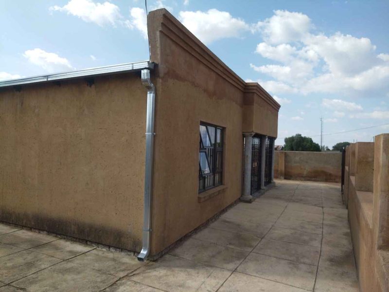 Ready to move in house for sale in Winterveldt - Photo 3