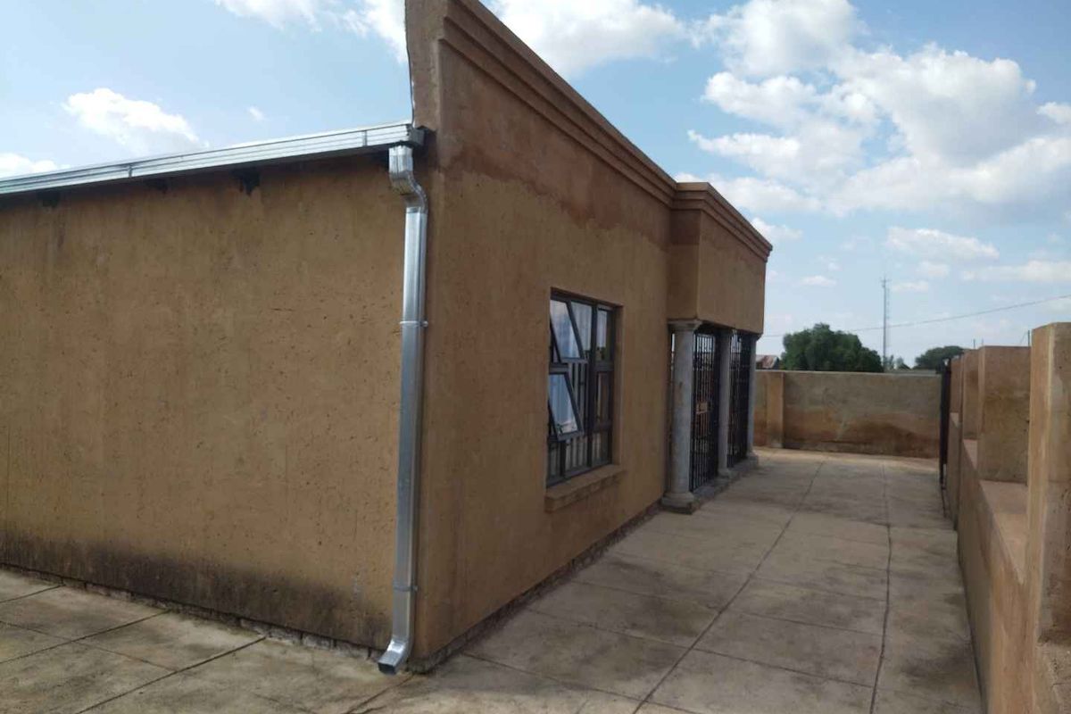 Ready to move in house for sale in Winterveldt - Photo 3