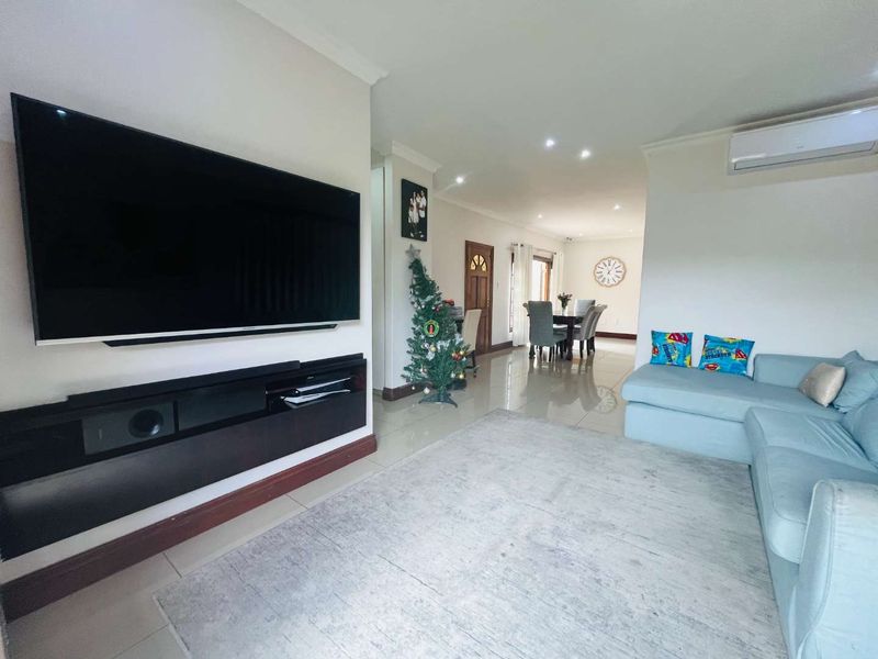 Hendra - Corner Unit Gem! Modern 3-Bed Simplex with Great Flow & Outdoor Living - Photo 7