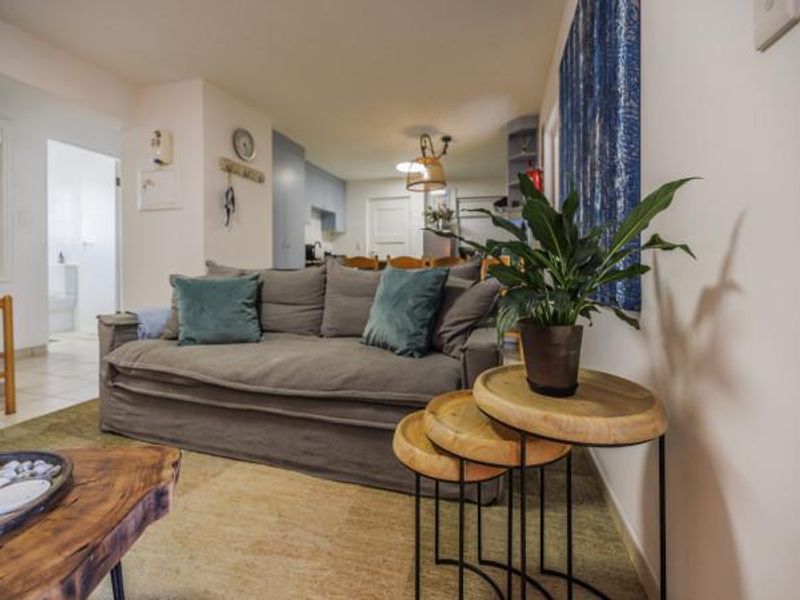 Beautiful Fully Furnished Apartment Close to the Beach & Mole - Photo 10