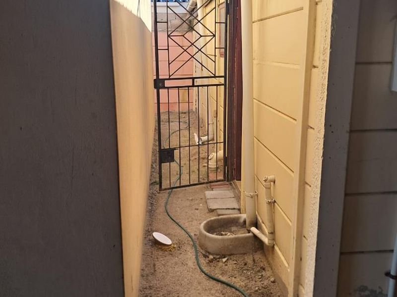 2 Bedroom Flat to Rent in Mandela Park - Photo 4