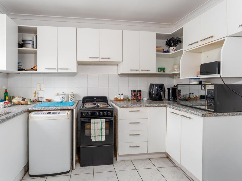 Comfortable two-bedroom apartment located in Diep River. - Photo 6