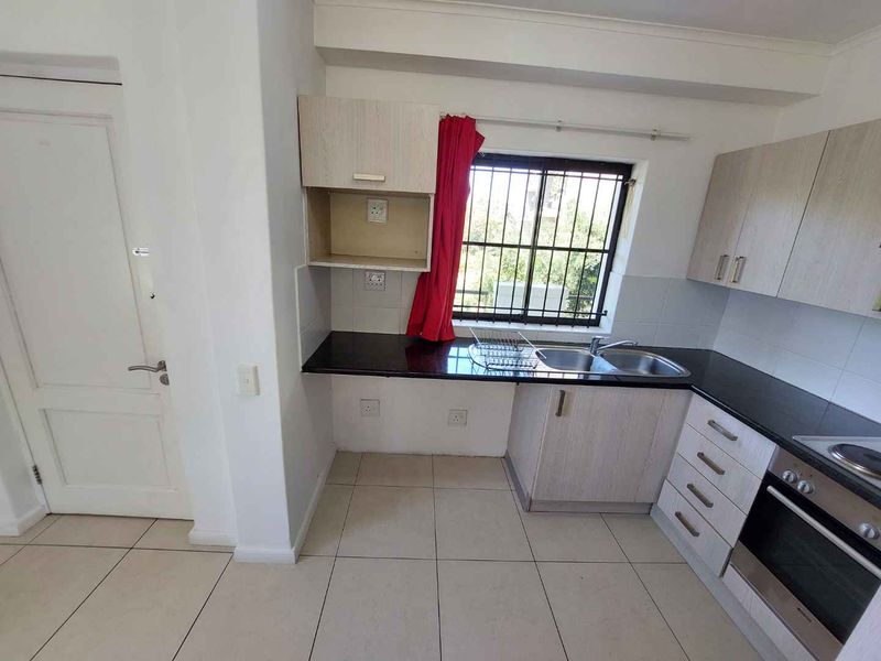 Unfurnished Two-Bedroom Apartment To Rent in Rondebosch - Photo 5