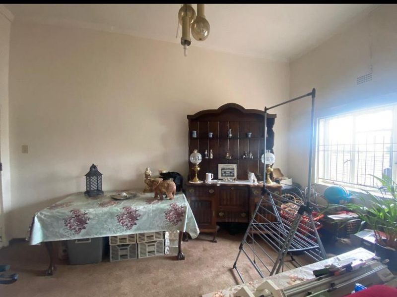 Charming Family Home in Desirable Beaconsfield - Photo 8