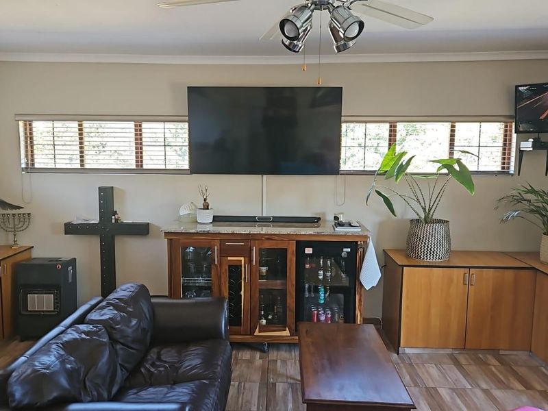 A VISION OF THE PERFECT HOME; SECURE,SUSTAINABLE AND STUNNING - Photo 10