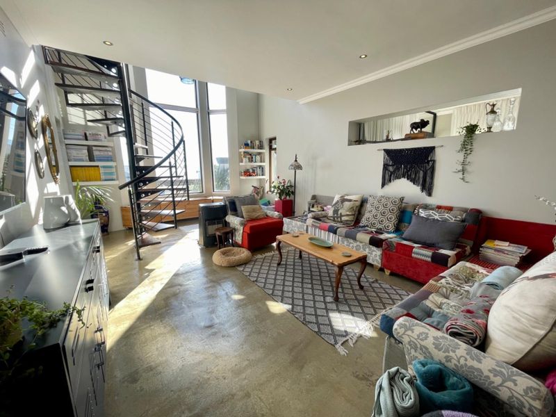 Beautiful 4 Bedroom Coastal Home in Sought-after Linkside, Mossel Bay - Photo 3