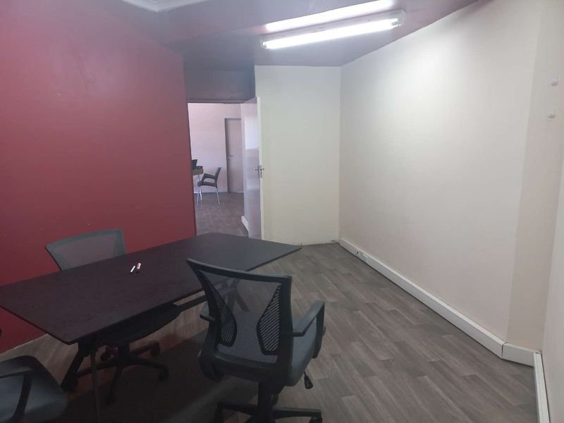 Very neat office space in a very popular building and excellent location - Photo 4