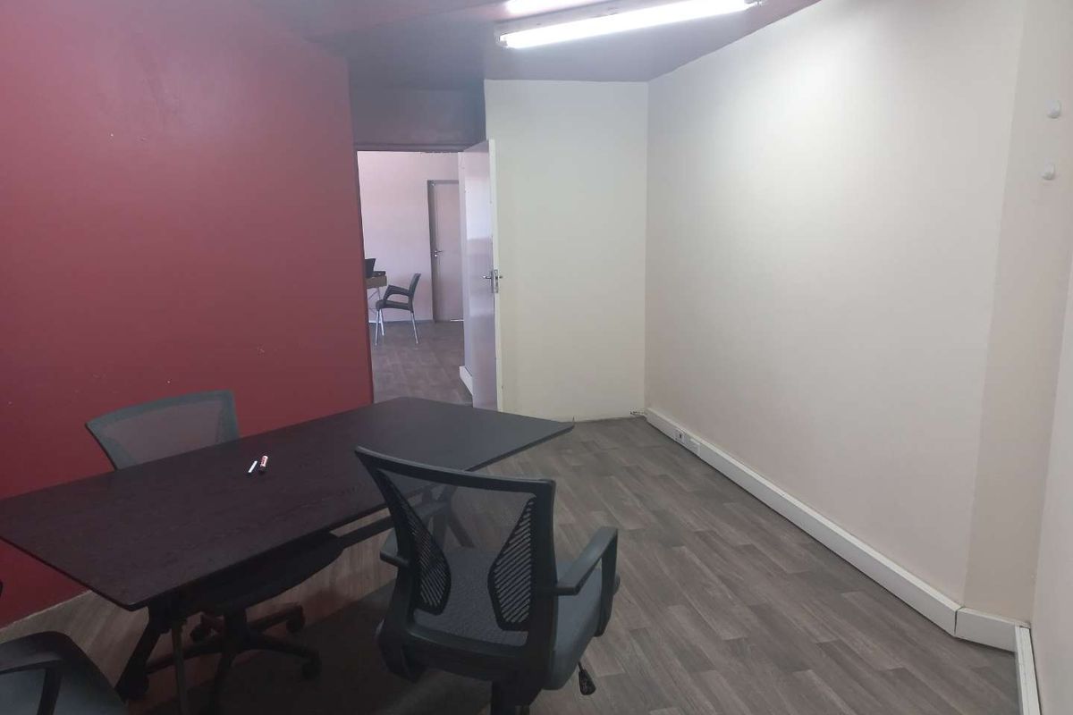 Very neat office space in a very popular building and excellent location - Photo 4