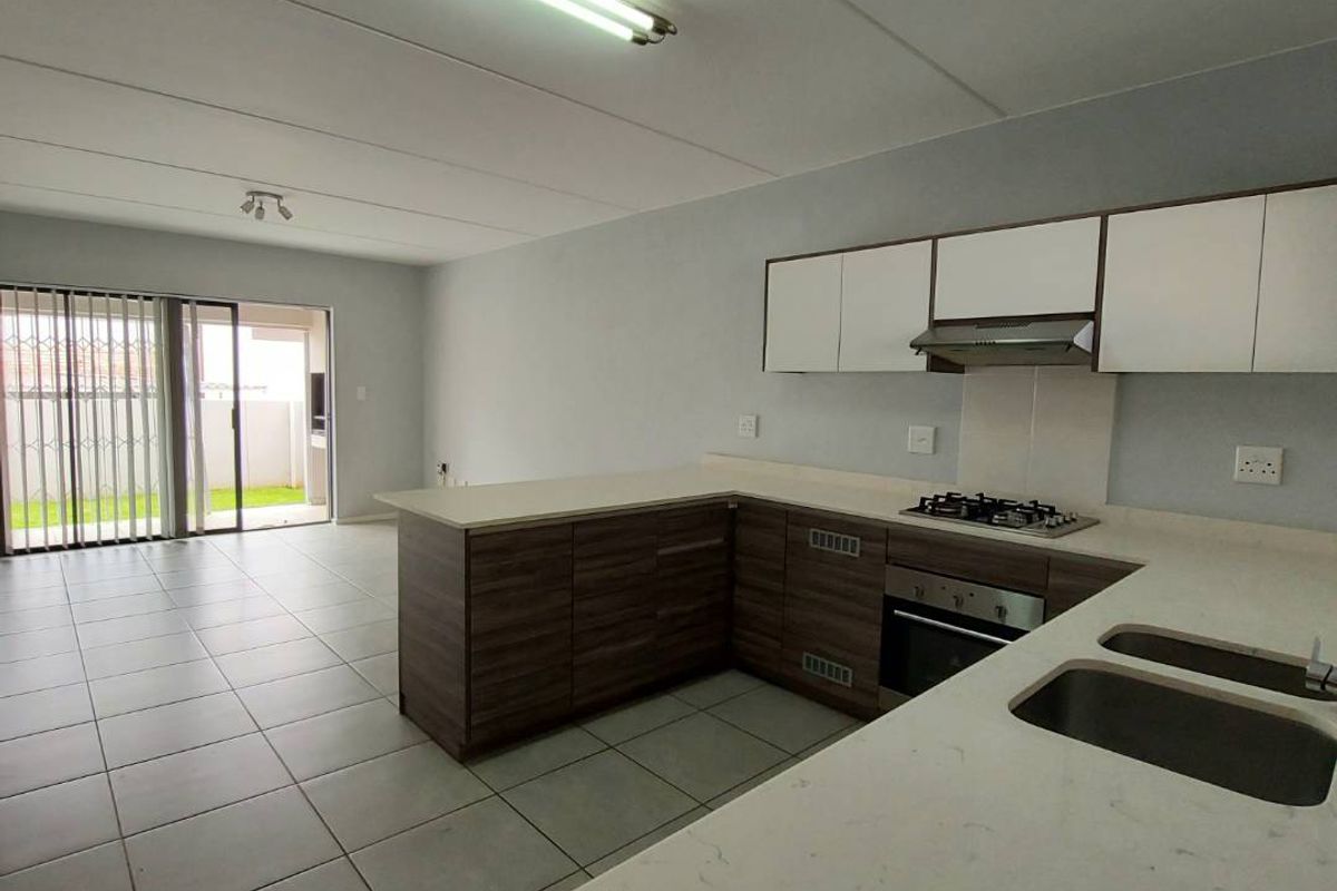 Neat Ground Floor Unit Available! - Photo 3