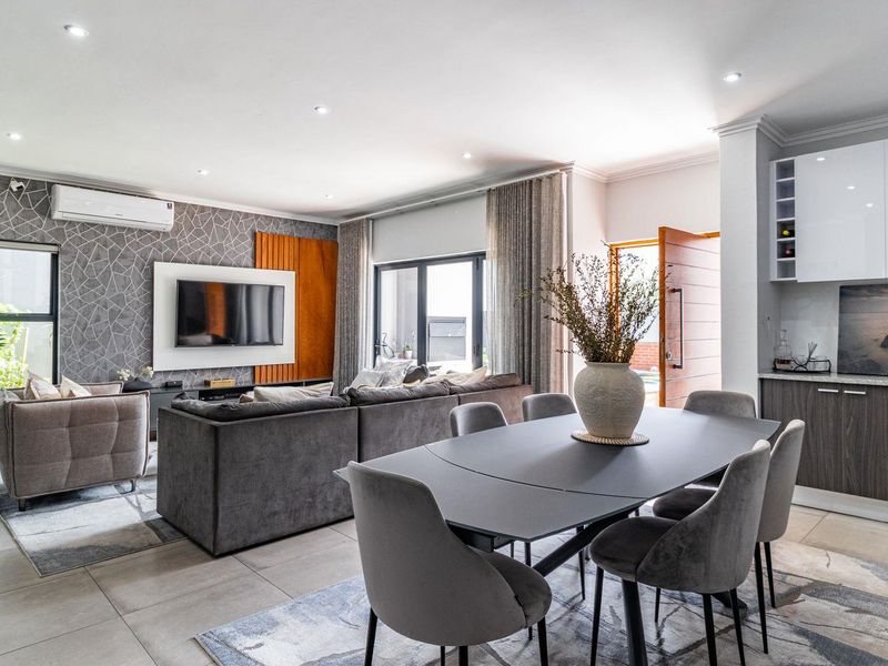 Four-bedroom furnished cluster in Bryanston - Photo 3