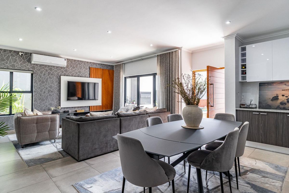 Four-bedroom furnished cluster in Bryanston - Photo 3