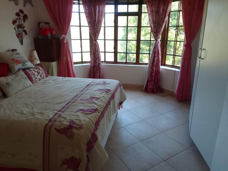 2-Bedroom Townhouse for Sale in Secure Complex – Manaba Beach, Margate - Photo 8