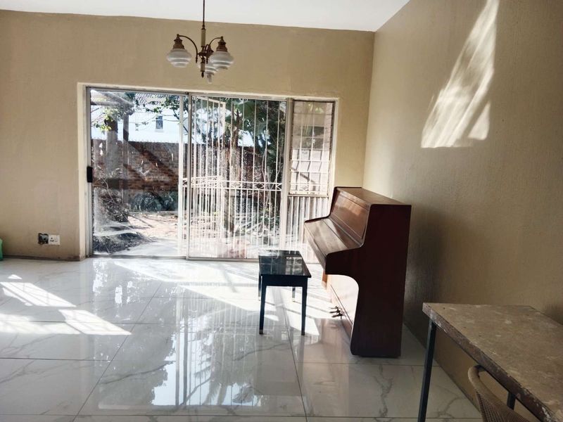 3 Bedroom Two Bathroom Townhouse To Let - Photo 5