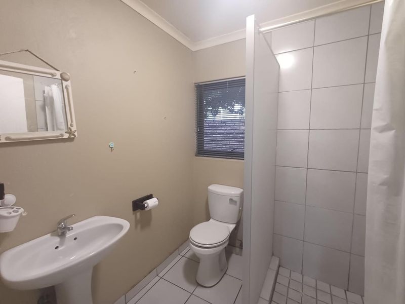 Charming Bachelor Cottage for Rent - Photo 9