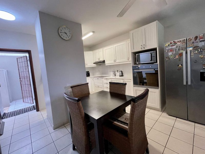 Spacious Ground Floor 3 Bedroom Apartment for sale in Ballito Central - Photo 2