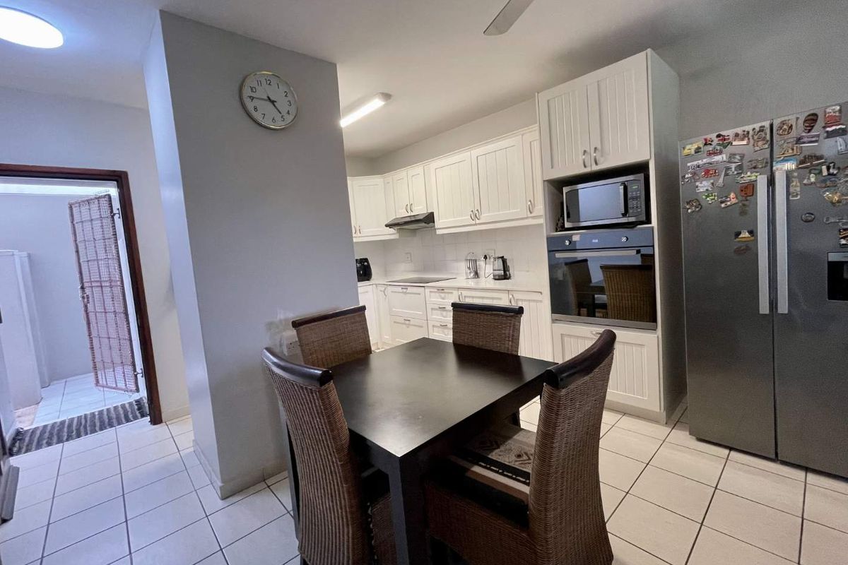 Spacious Ground Floor 3 Bedroom Apartment for sale in Ballito Central - Photo 2