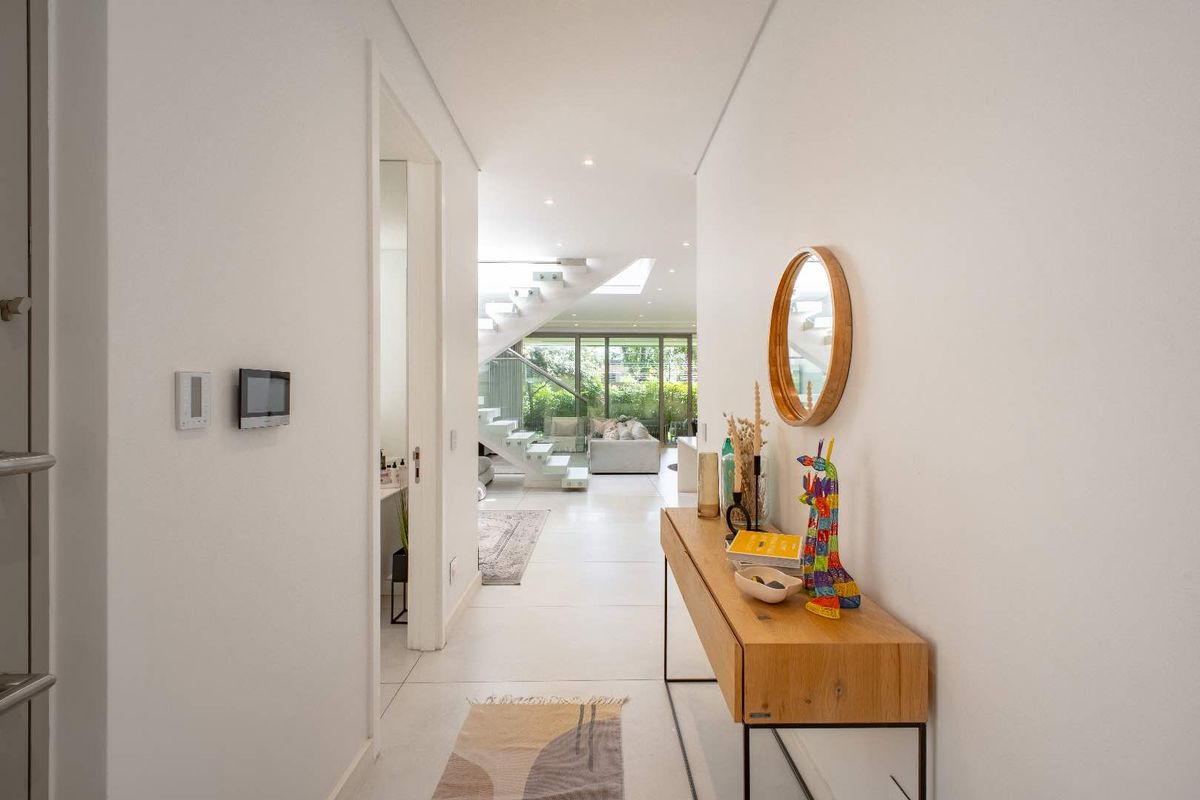 Modern Three Bedroom Home for Sale in Prestigious One Iris, Morningside - Photo 4