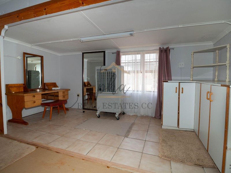 3-Bedroom Family Home with Flat - Photo 10