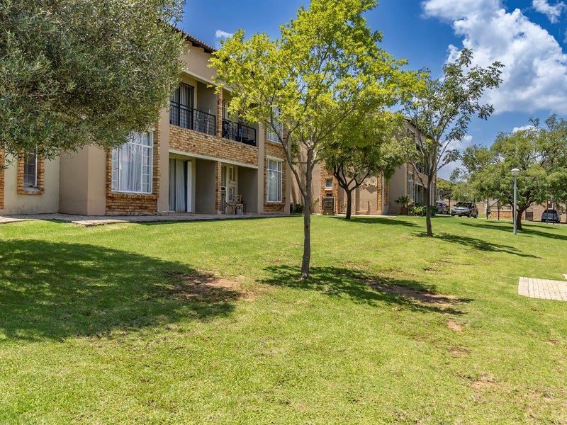 Well Priced Ground Floor Unit - Photo 2