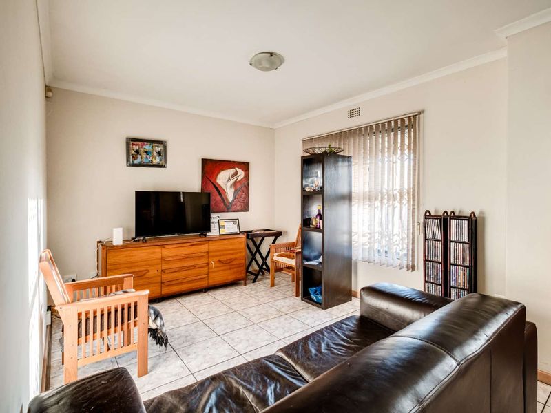 Lock And Go Starter Home! - Photo 7