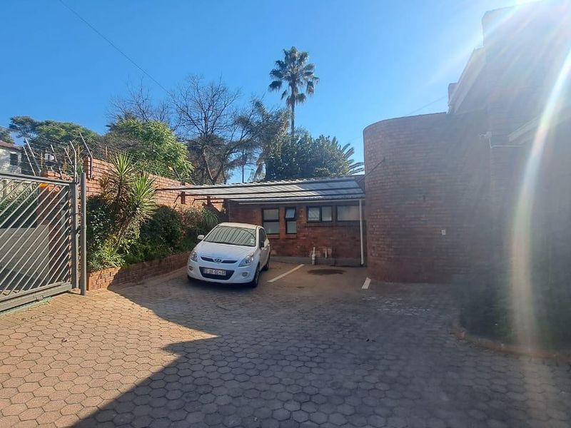 3 Bedroom 2 Bathroom - Photo 3