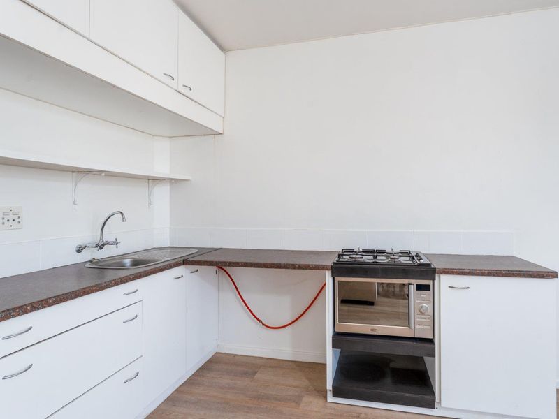 1 Bedroom Apartment with Mountain View - Photo 9