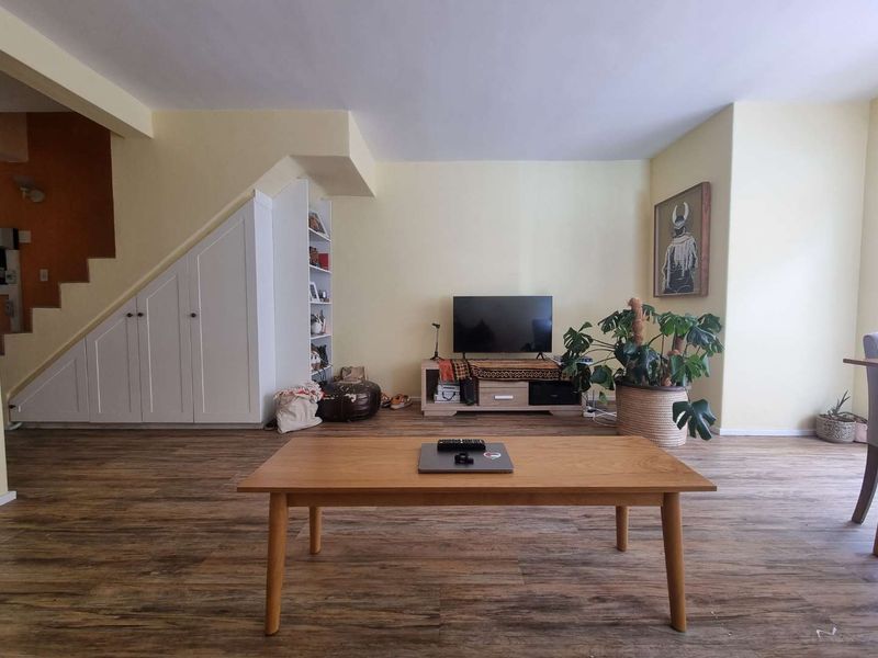 Semi-furnished Two-Bedroom Townhouse with Courtyard and Garage in Sought-After Claremont Upper! - Photo 5