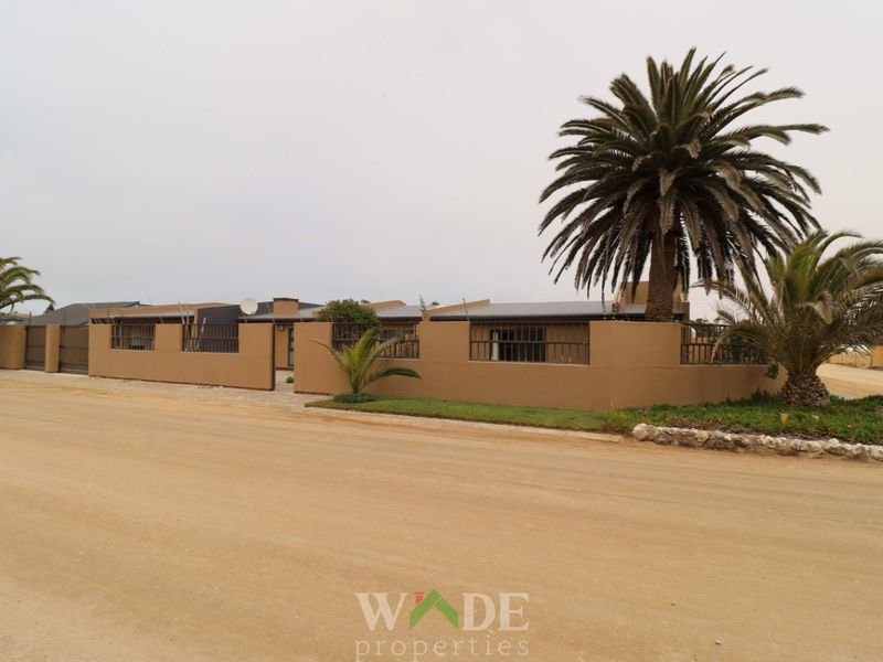 Hentiesbay: Beautiful 4 Bedroom House is For Sale - Photo 2