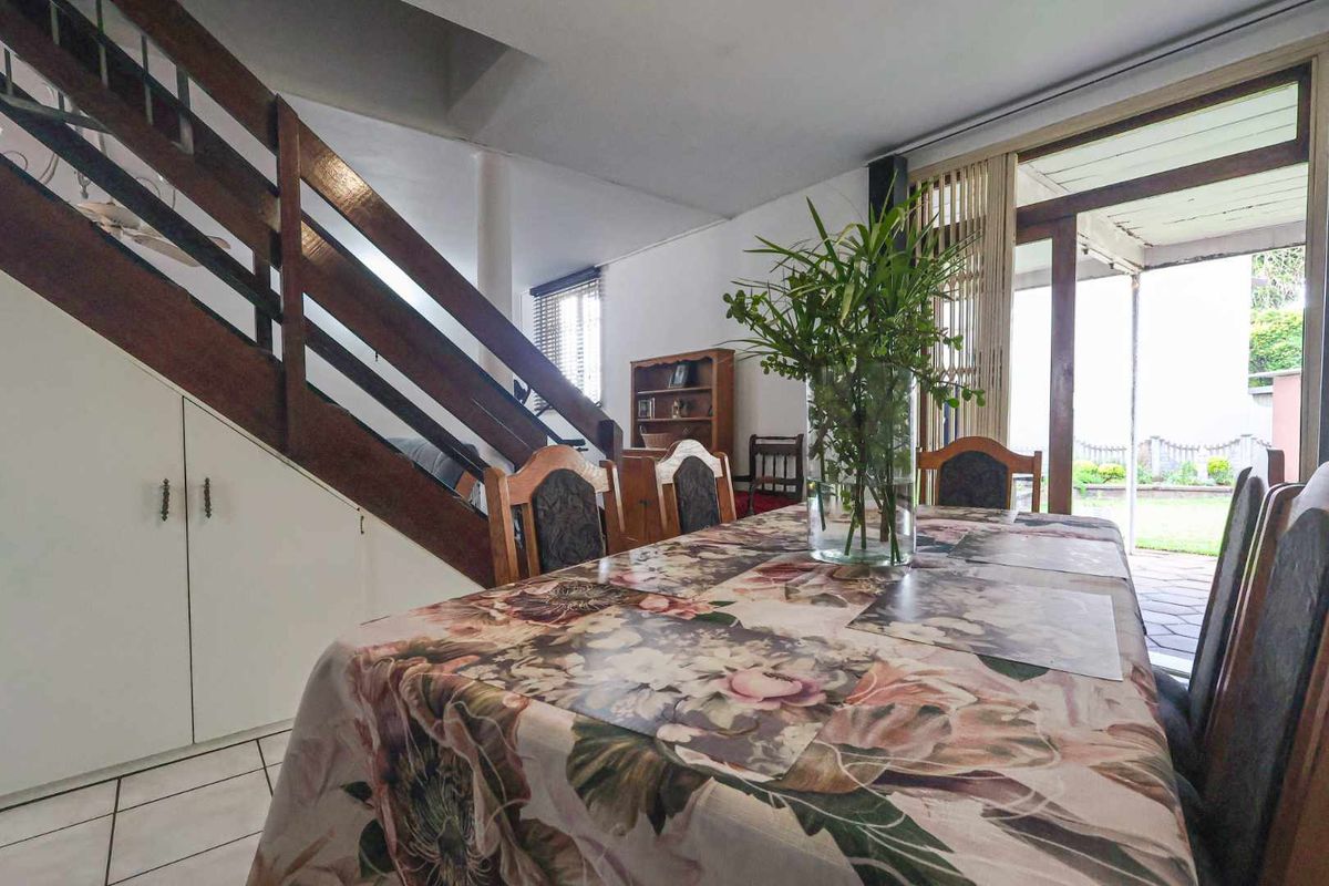 PRICED TO SELL – Pet-Friendly 3 Bedroom Duplex with Flat Garden! - Photo 5