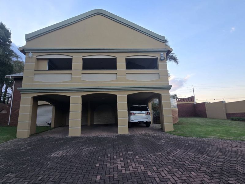 Spacious Family Home with Incredible Entertainment Areas and Practical Living - Photo 1