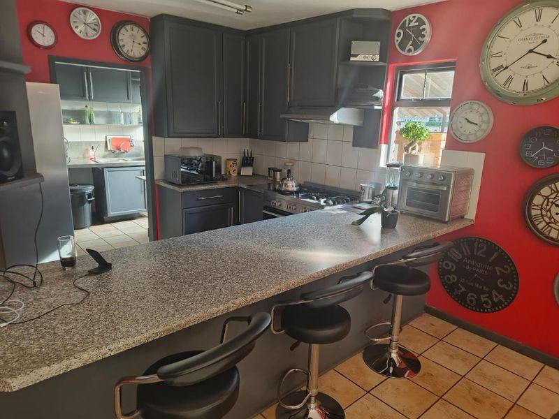 BEAUTIFUL modern x3 bedroom home - Photo 8