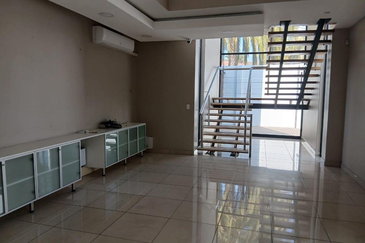 Premium Corporate Headquarters To Let | Klein Windhoek - Photo 2