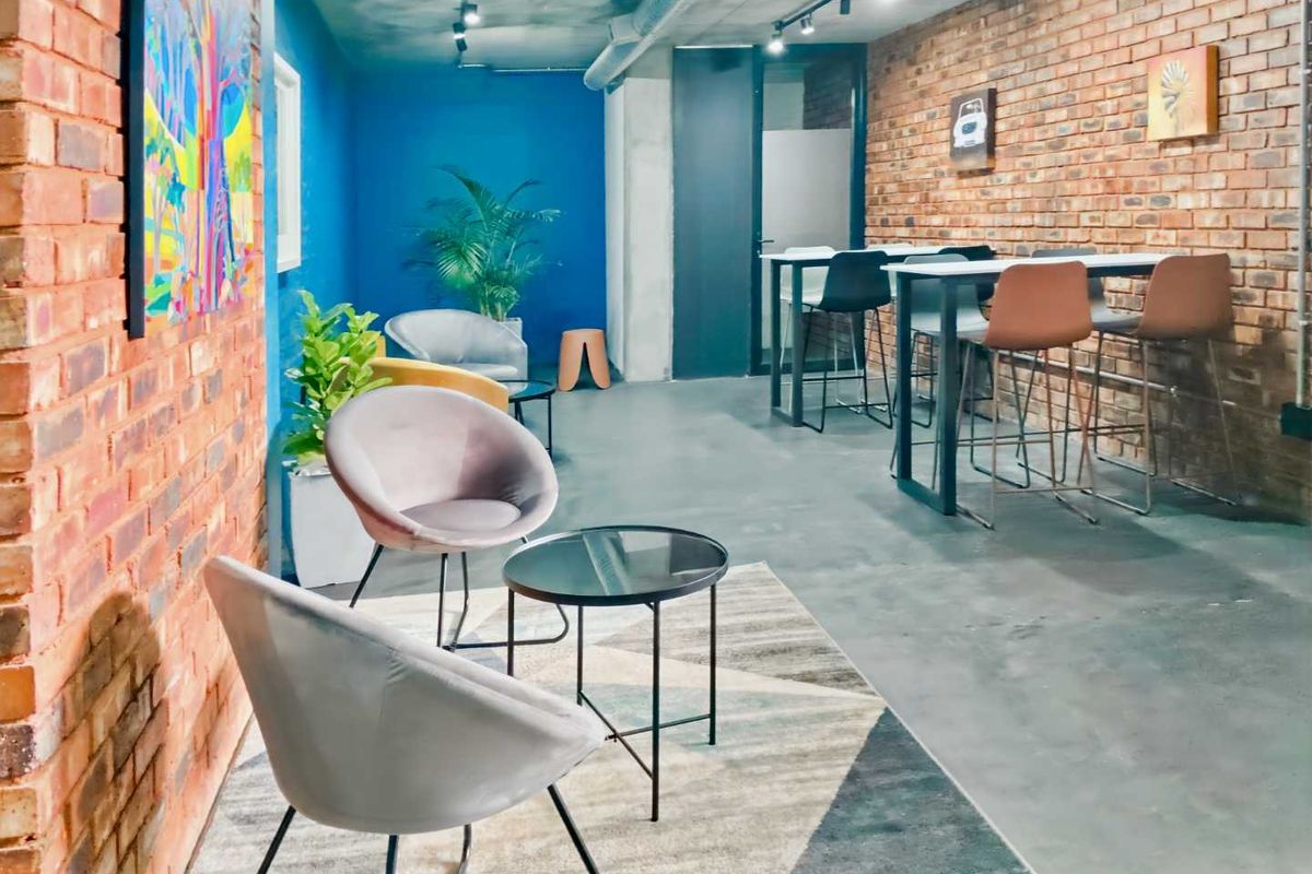 Fully serviced open plan office space for you and your team in Regus Beethoven St - Photo 5