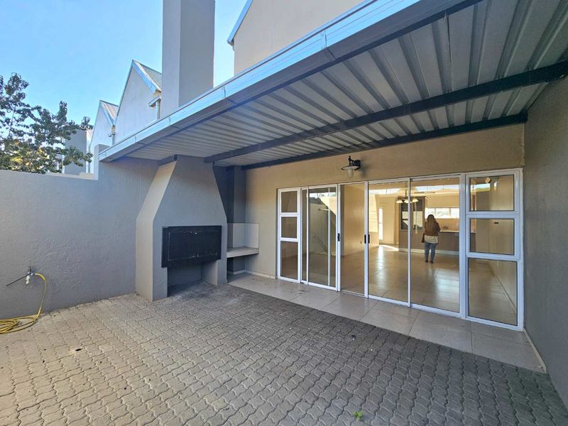 Modern 2-Bedroom Duplex for Rent in Secure Windhoek Complex - Photo 4