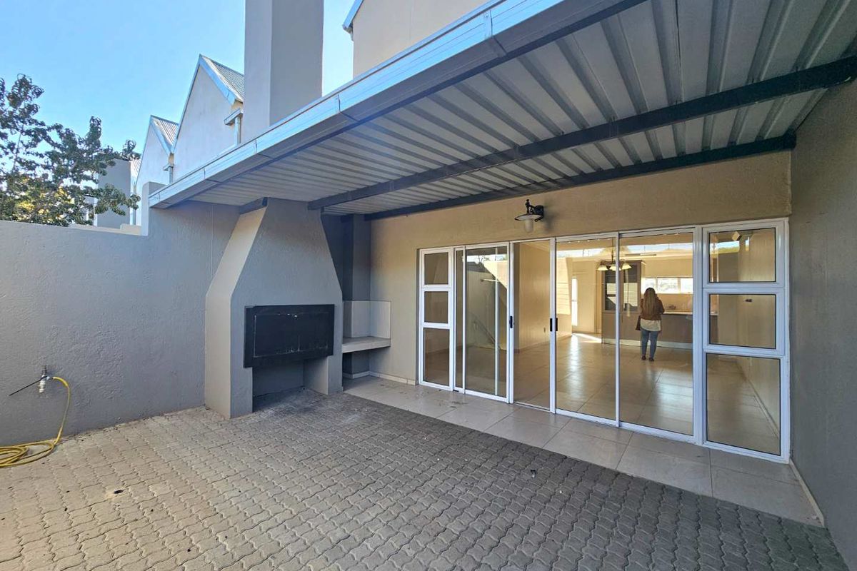 Modern 2-Bedroom Duplex for Rent in Secure Windhoek Complex - Photo 4