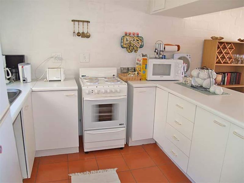Fully furnished 2 bedroom apartment available on a long term lease. - Photo 5