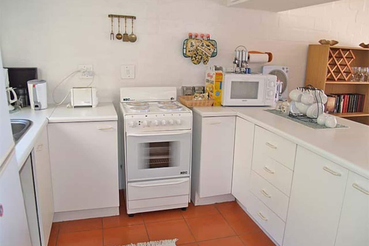 Fully furnished 2 bedroom apartment available on a long term lease. - Photo 5