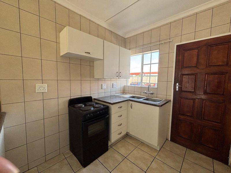 2 Bedroom Unit for sale in Boksburg - Photo 3