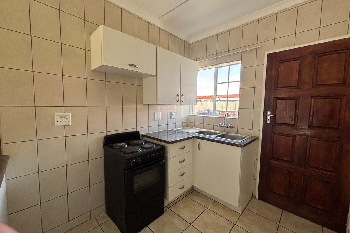 2 Bedroom Unit for sale in Boksburg - Photo 3