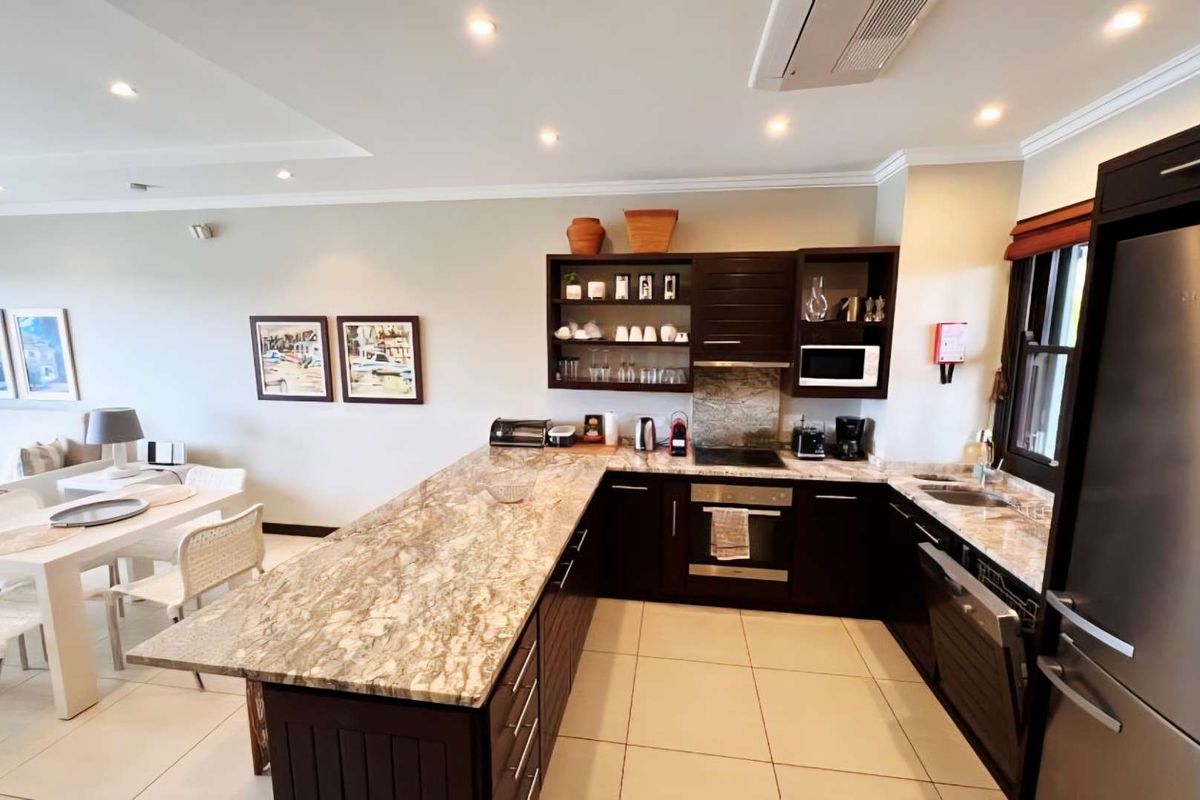 SPACIOUS ONE BEDROOM TWO BATHROOM APARTMENT WITH RENTAL LICENSE - Photo 5