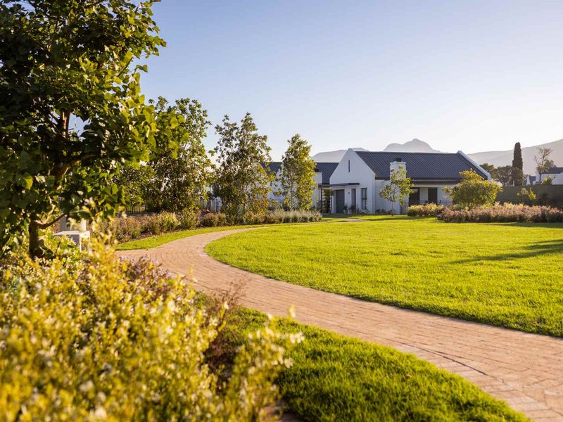 Beautiful and Newly Built Three Bedroom Home at Paarl Valleij Lifestyle Estate & Farm - Photo 8