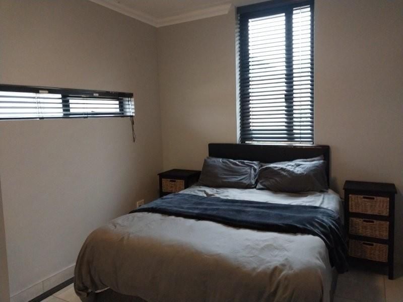 Modern 2-Bedroom Ground Floor Apartment to rent in East Glen Vredekloof Heights Brackenfell - Photo 7