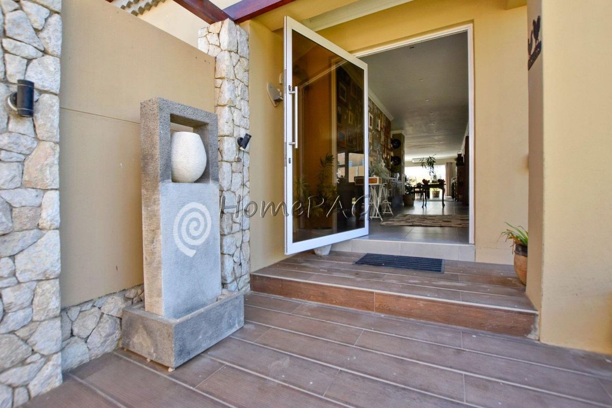Rossmund Golf Estate, Swakopmund:  Large, Neat, Upmarket Home is for Sale - Photo 4