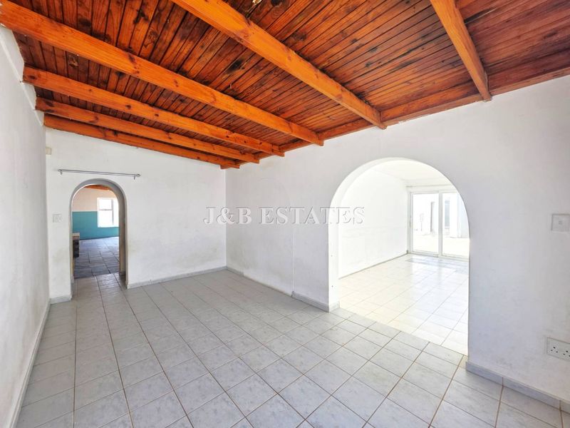 Spacious Property In CBD - Photo 7