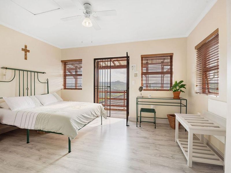 Spacious three bedroom home - Photo 7