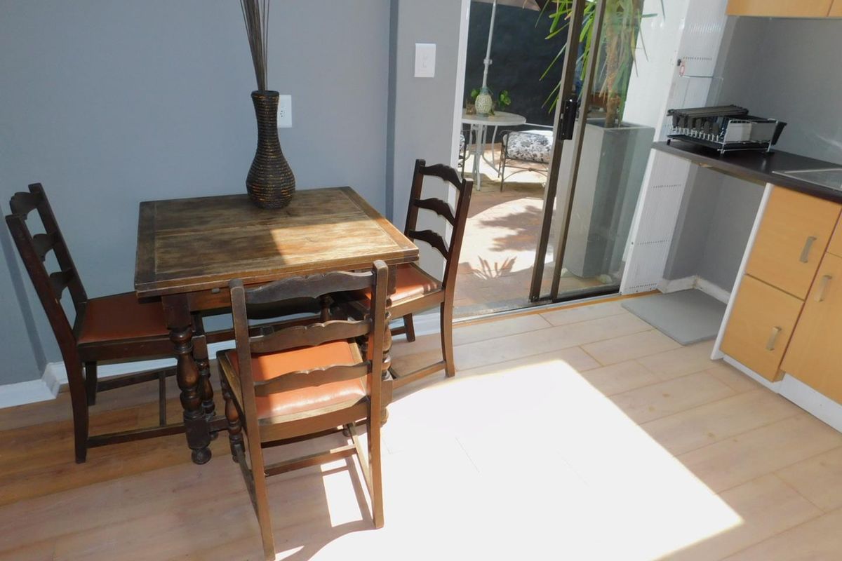 Charming 1 bedroom Garden Apartment available in the Heart of Craighall - Photo 5